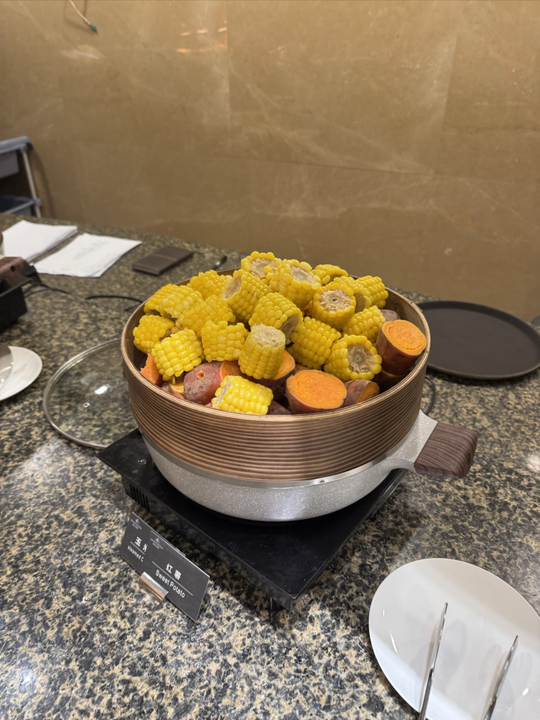 重庆|江北机场店:免费接送机+大房间+丰盛自助早餐