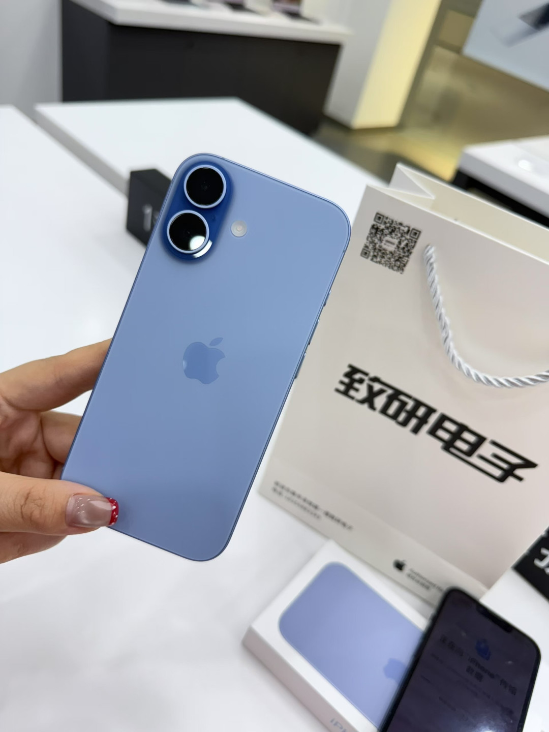 iPhone 17:感官真实化的临界点