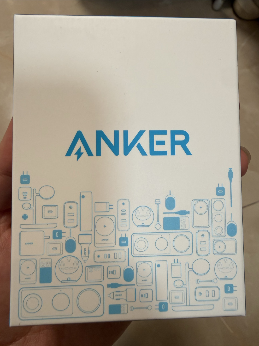 高手来看看，这个安克车载充电器是正品吗？