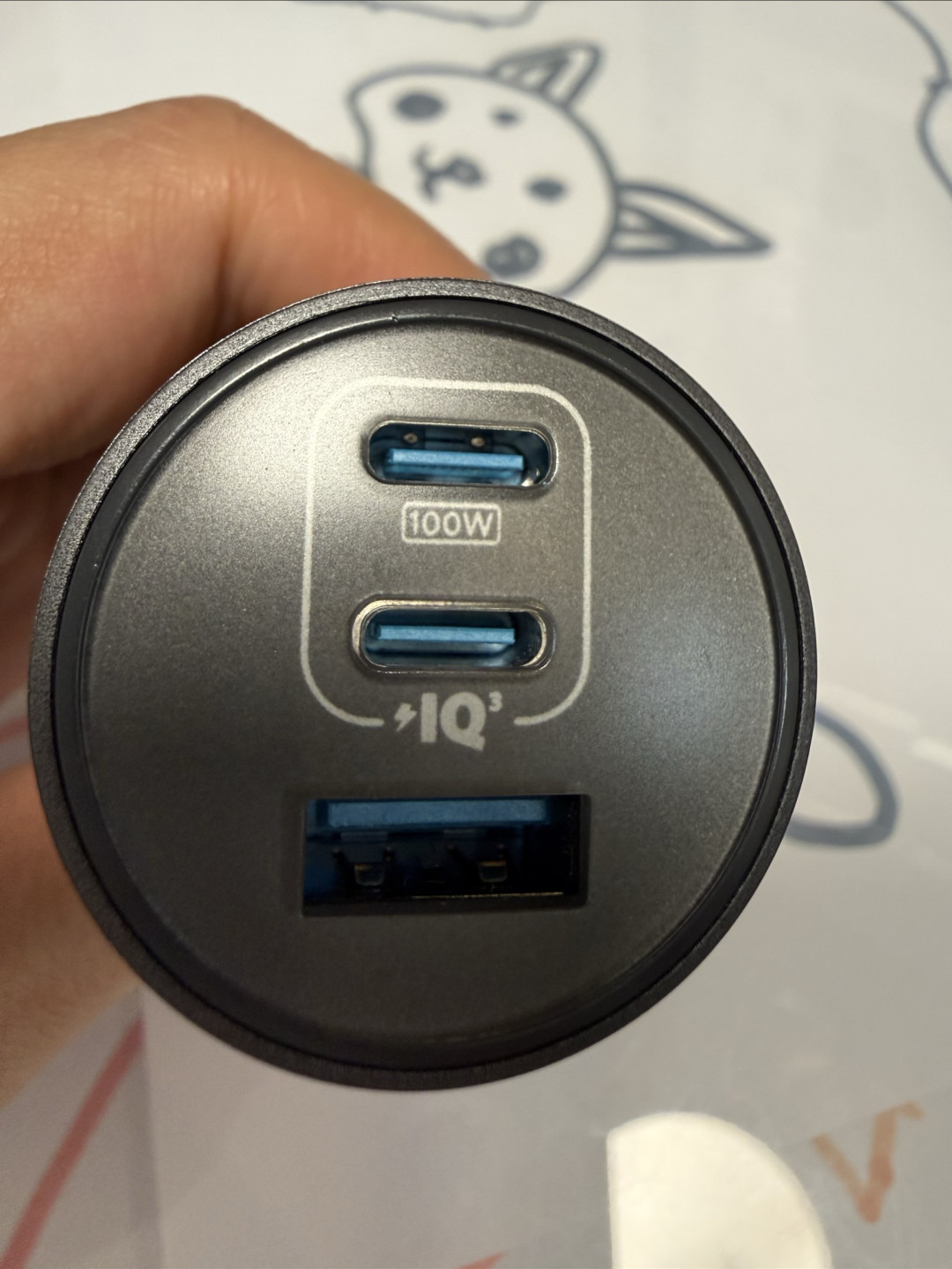 高手来看看，这个安克车载充电器是正品吗？