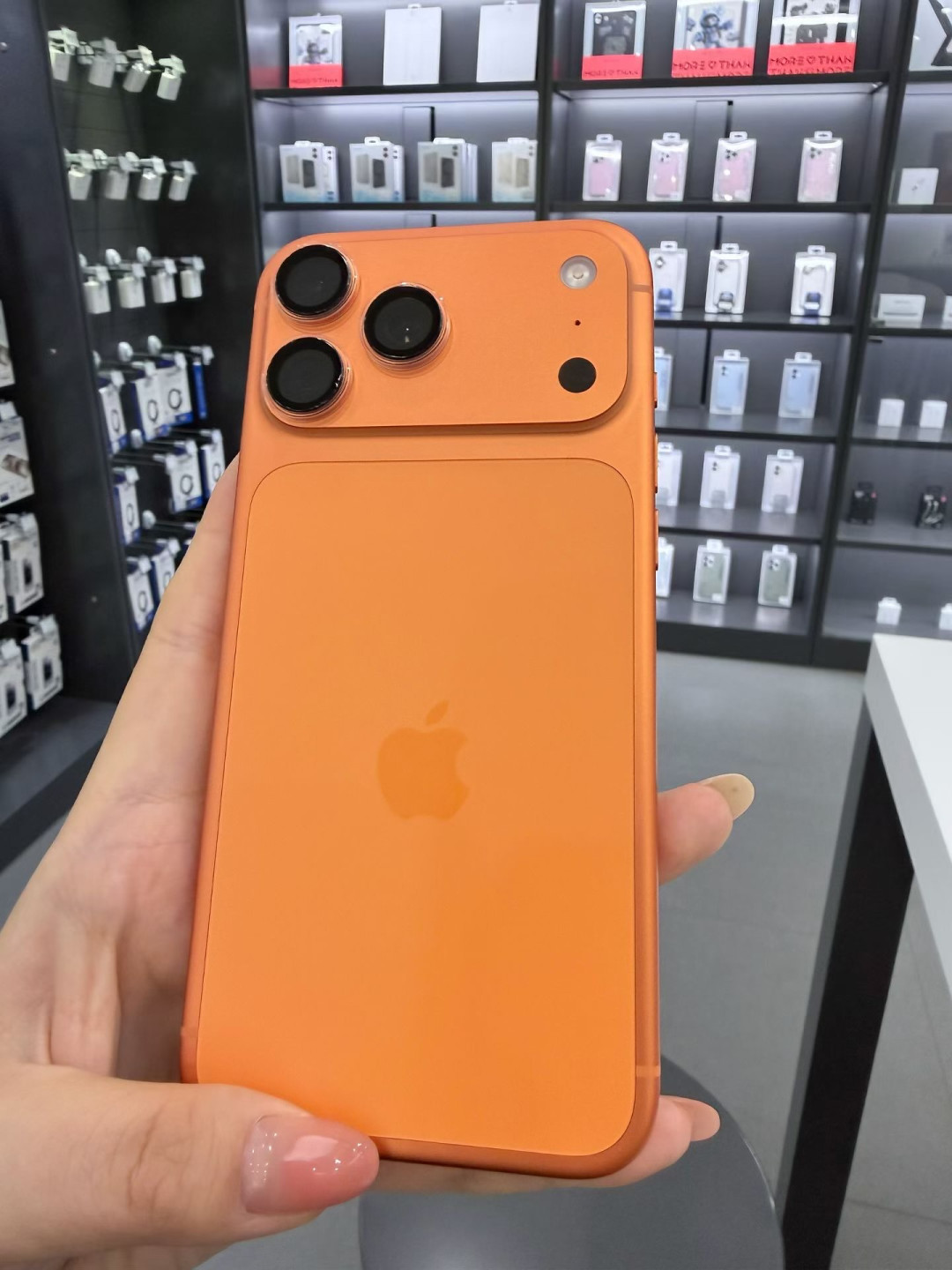 iPhone 17 Pro:当计算摄影成为“空气”