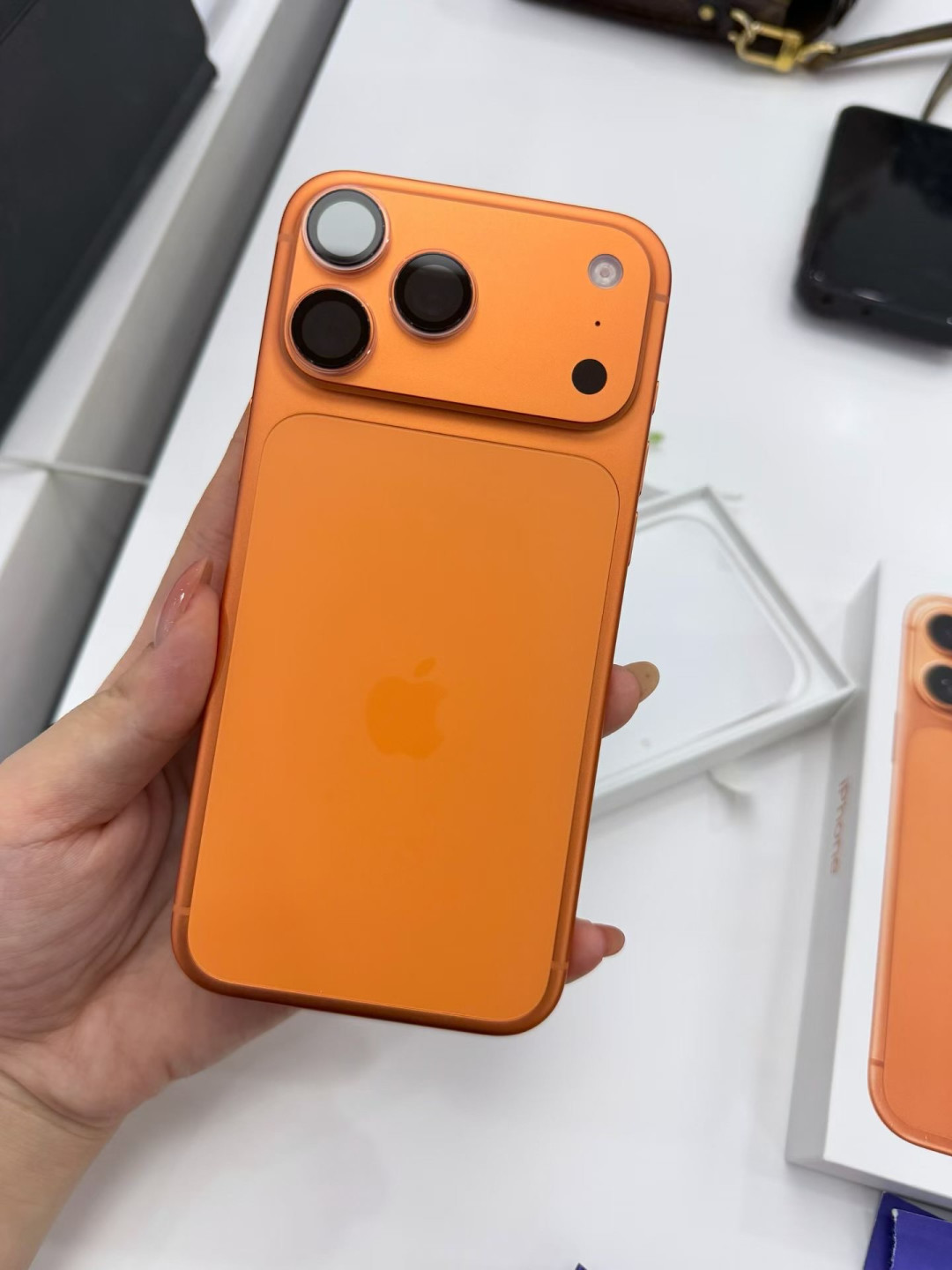 iPhone 17 Pro:当计算摄影成为“空气”