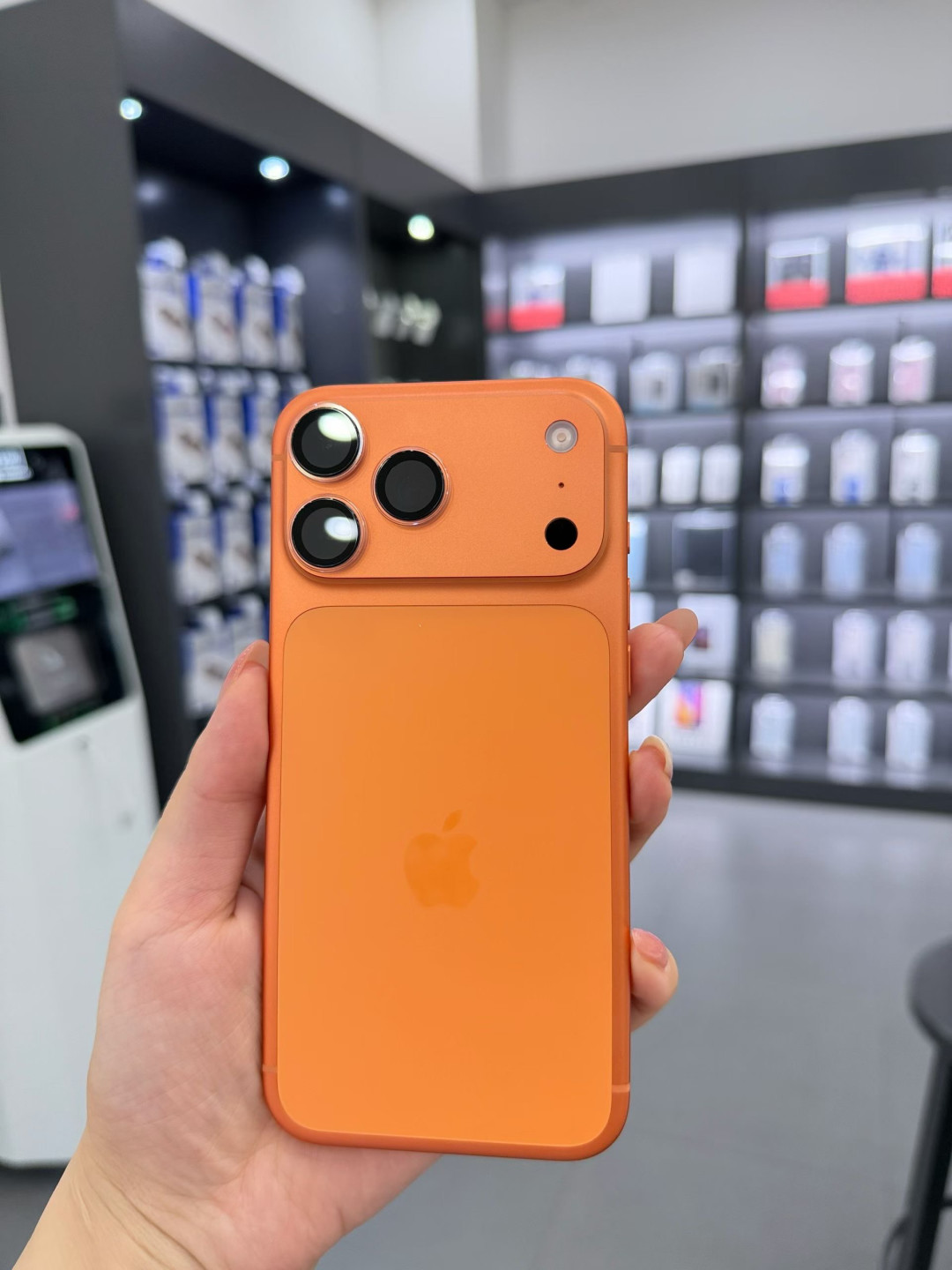 iPhone 17 Pro:当计算摄影成为“空气”