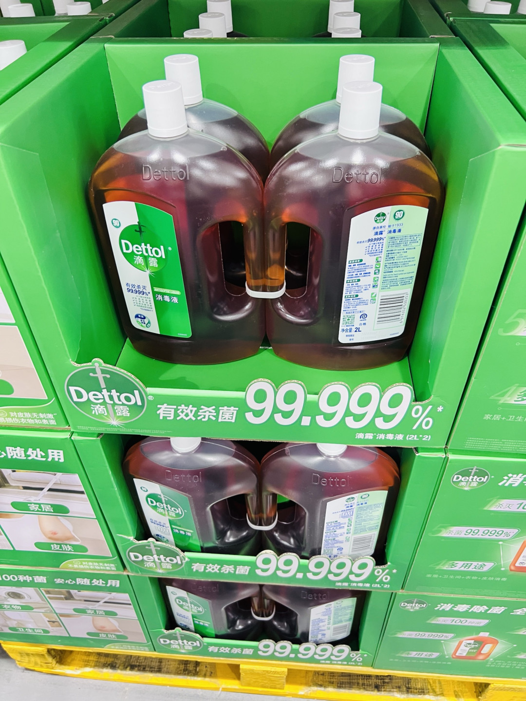深棕瓶里的安心，滴露家庭装消毒液，是家庭清洁柜里的常驻后盾！