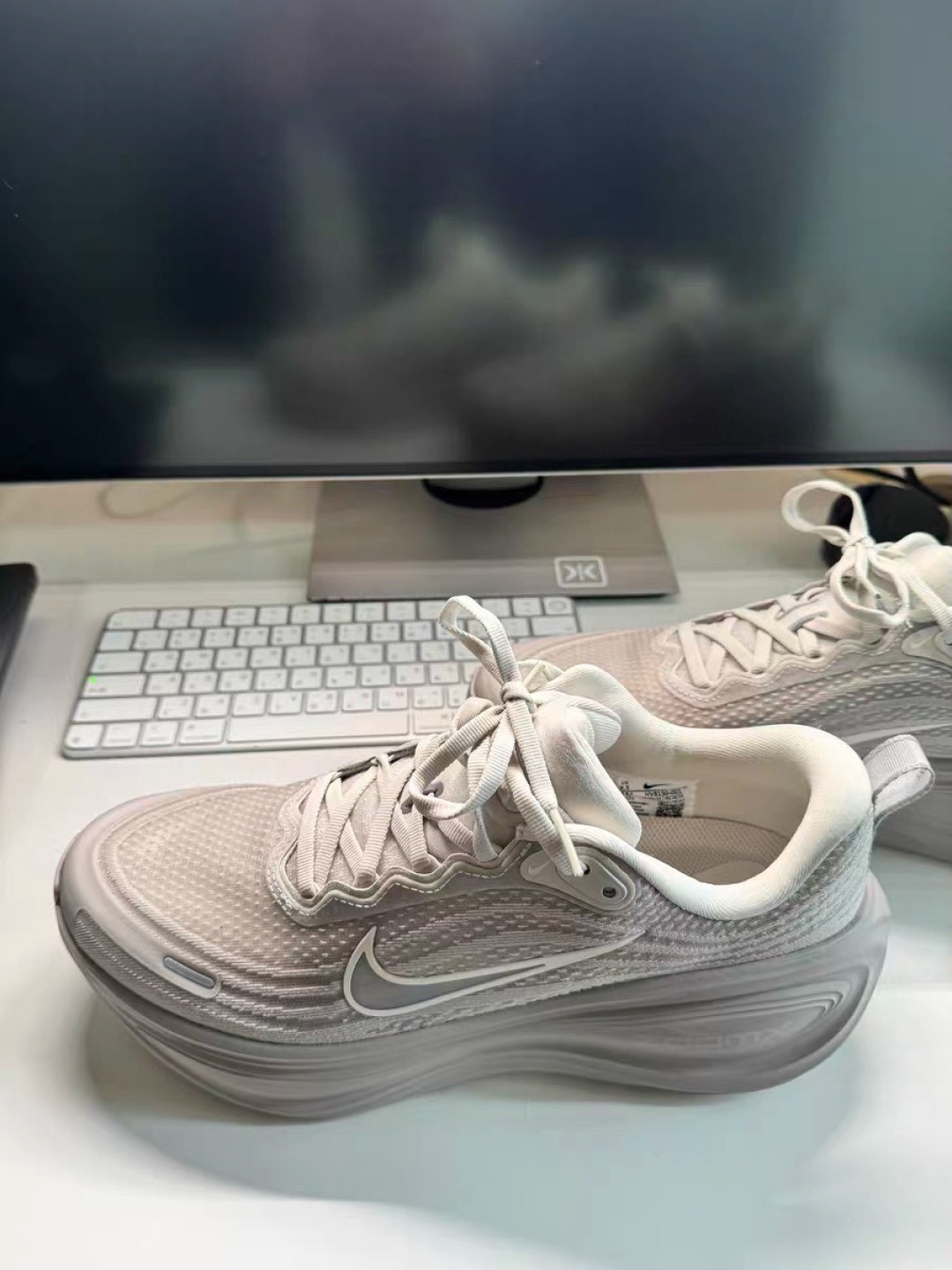 耐克超级迈柔NIKE VOMERO PLUS,实现脚感自由