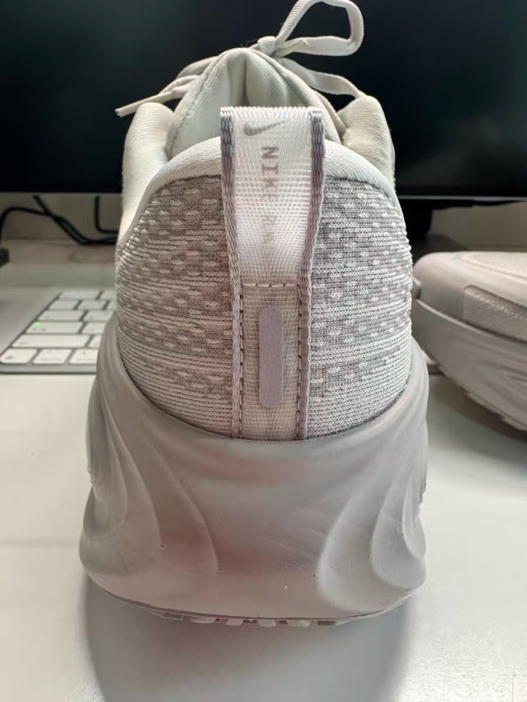 耐克超级迈柔NIKE VOMERO PLUS,实现脚感自由