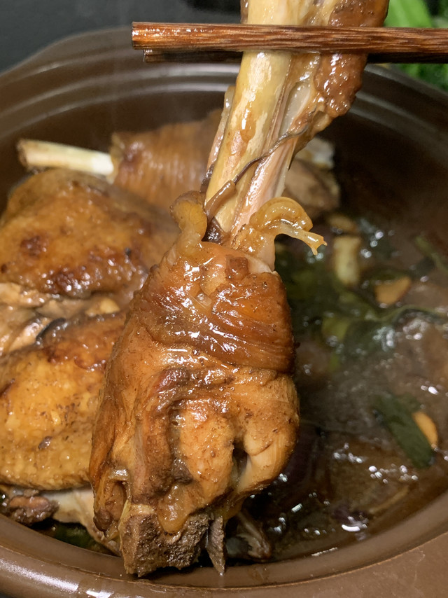 🍗砂锅沙姜手枪鸡腿，色香味俱全，鸡腿界的扛把子