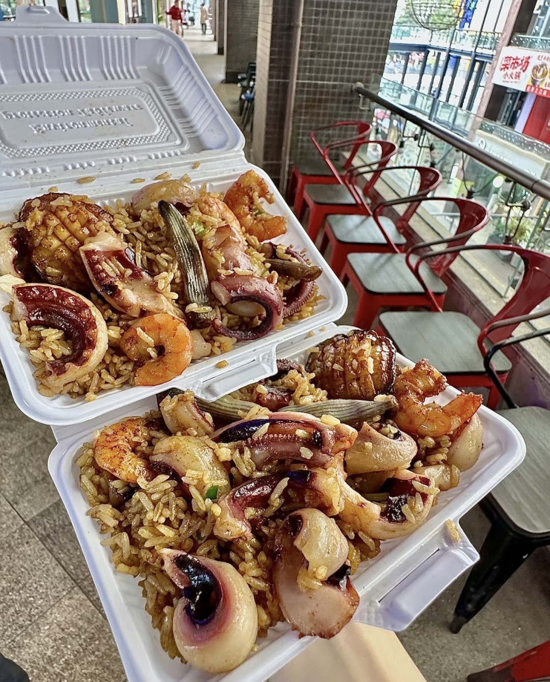 海南大学美食:海鲜炒饭与糟粕醋