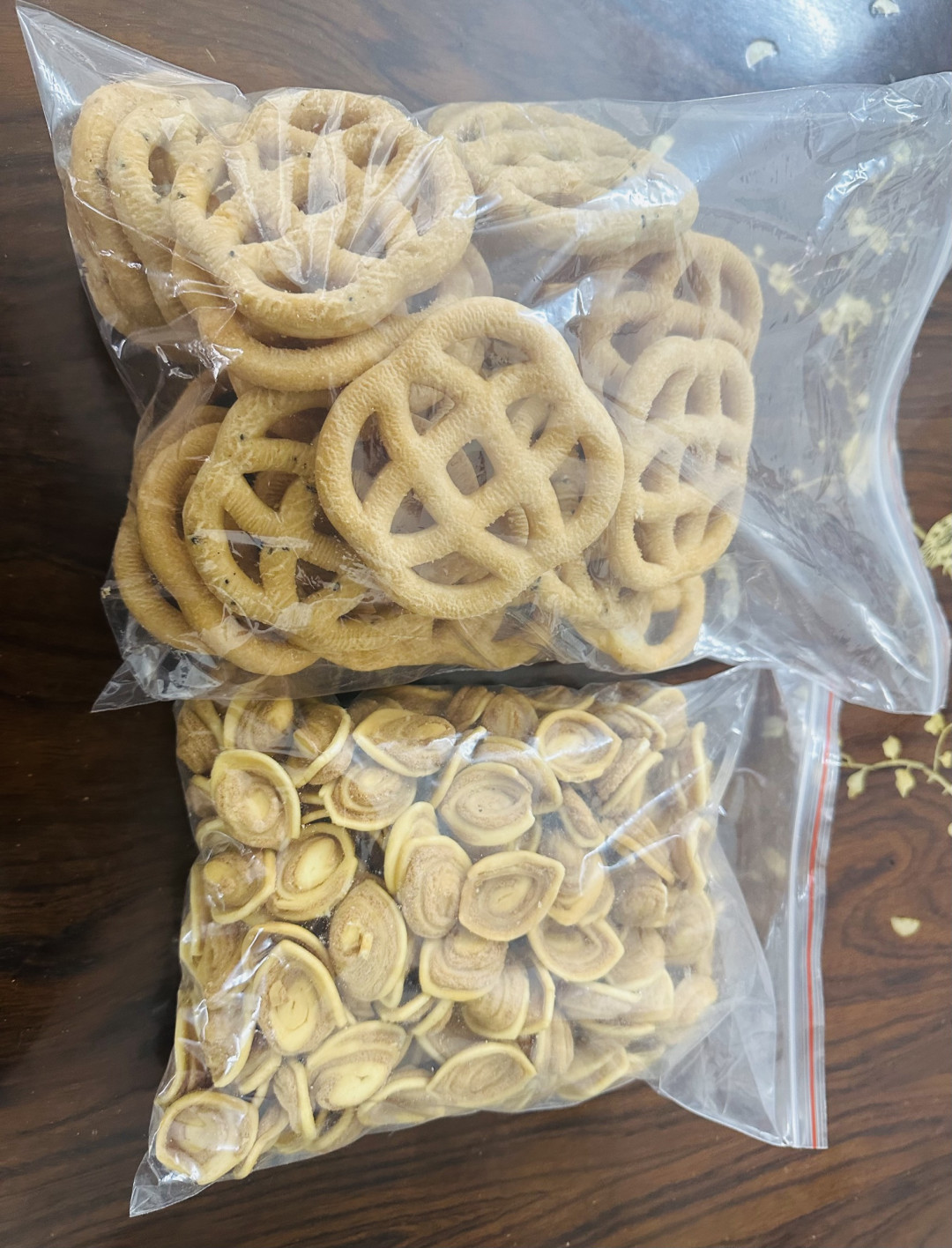 初三农村探亲记：三辆车后备箱塞得满满当当，礼尚往来年味浓