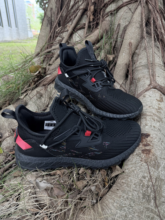 🌧️ 200拿下防水通勤鞋！这双花纹黑我穿了一周，真香