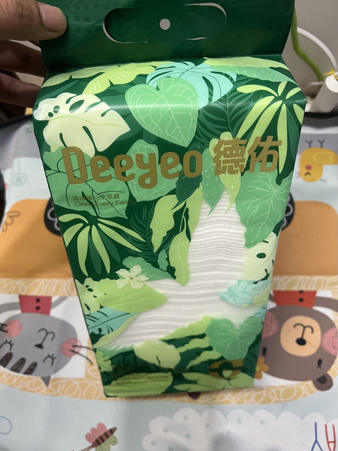 挑战浴室最省:挂起来的德祐洗脸巾靠“一巾多用”帮我年省几百?