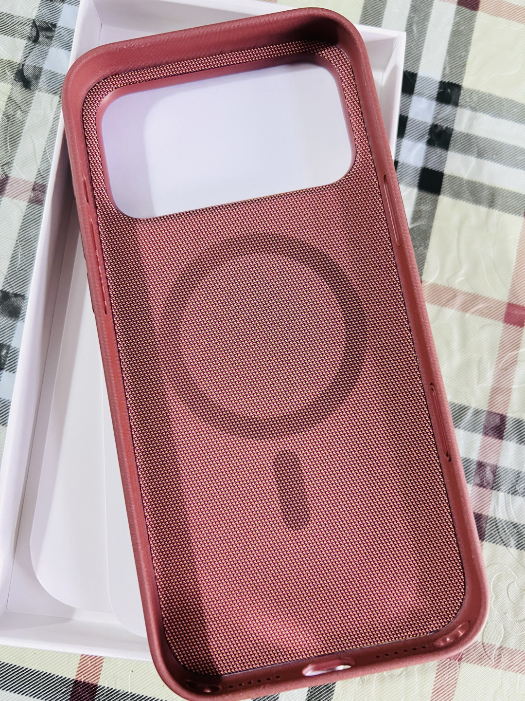 iPhone 17 Pro Max精织斜纹保护壳:闭眼放心入的旗舰机专属守护