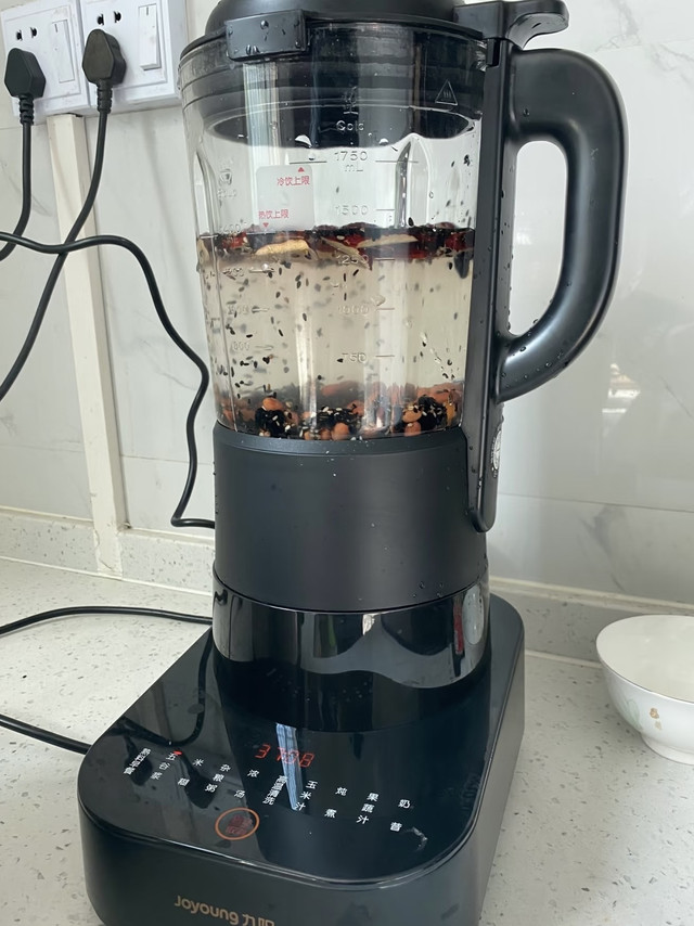 九阳破壁机L18-P510，打豆浆细腻但噪音大
