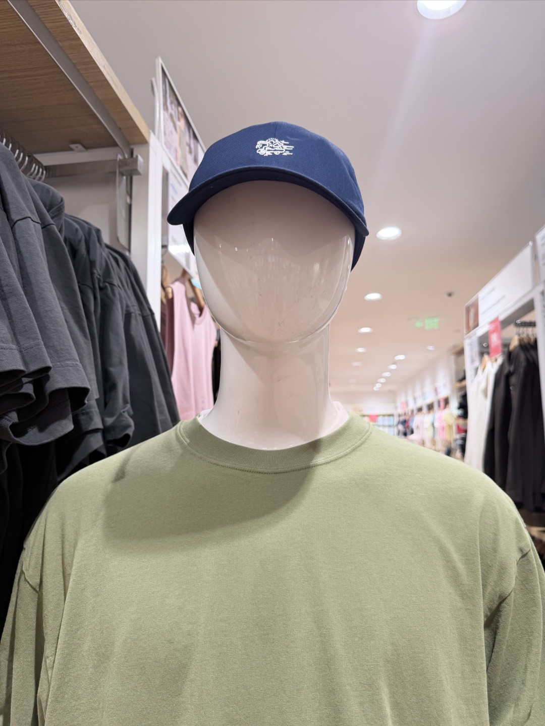 优衣库,藏在基础款里的夏日松弛感