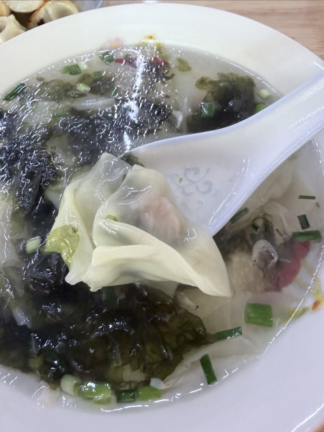 绍兴的清晨,藏在一碗馄饨一盘煎饺里