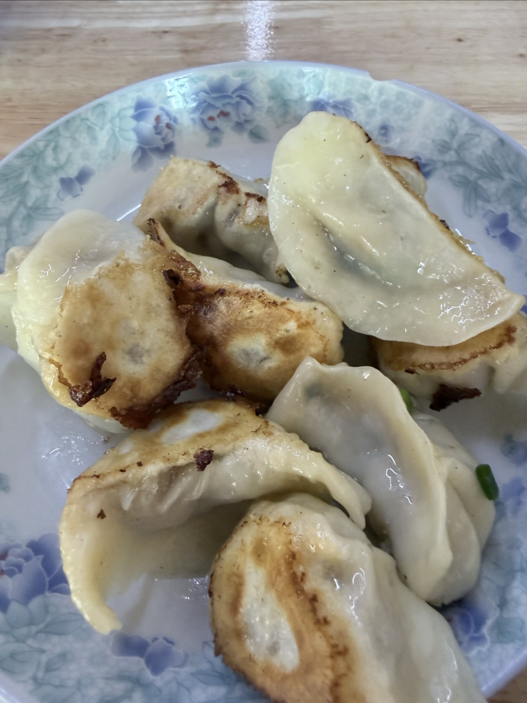 绍兴的清晨,藏在一碗馄饨一盘煎饺里