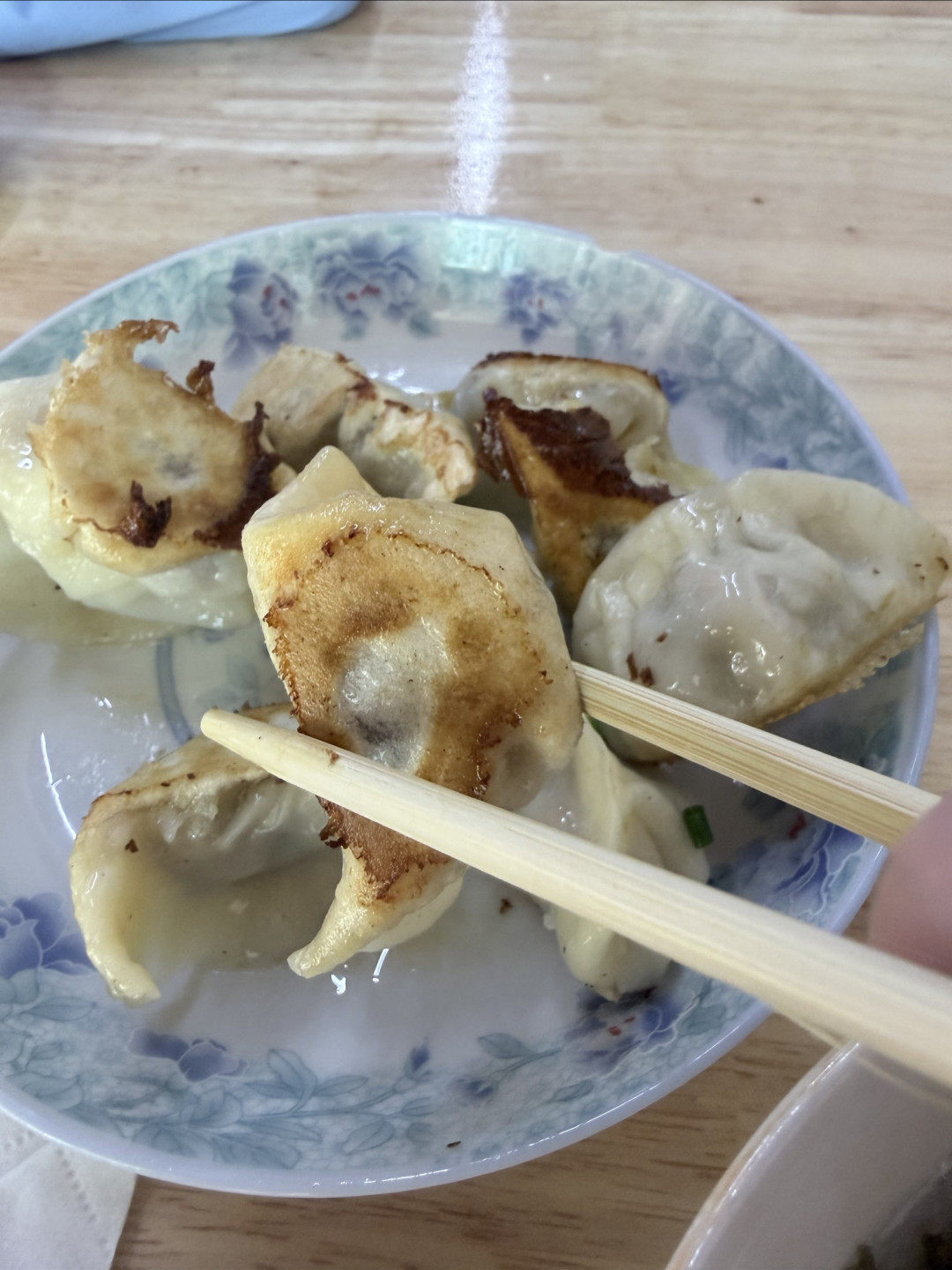 绍兴的清晨,藏在一碗馄饨一盘煎饺里