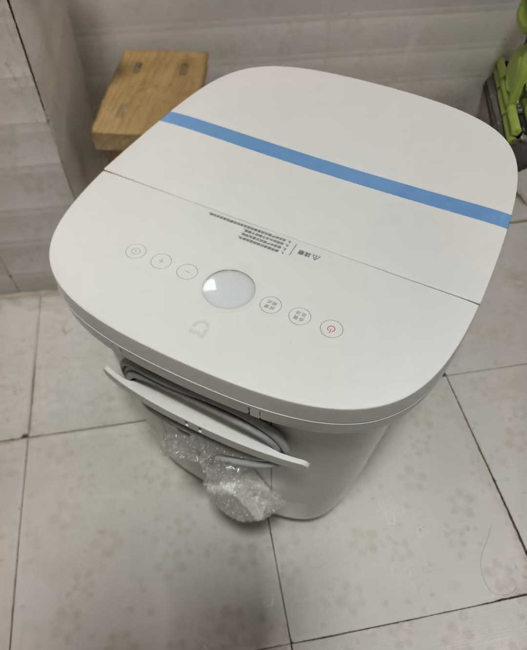 第一次发工资,给老爸买了个“洗脚盆”,他却偷偷发朋友圈炫耀