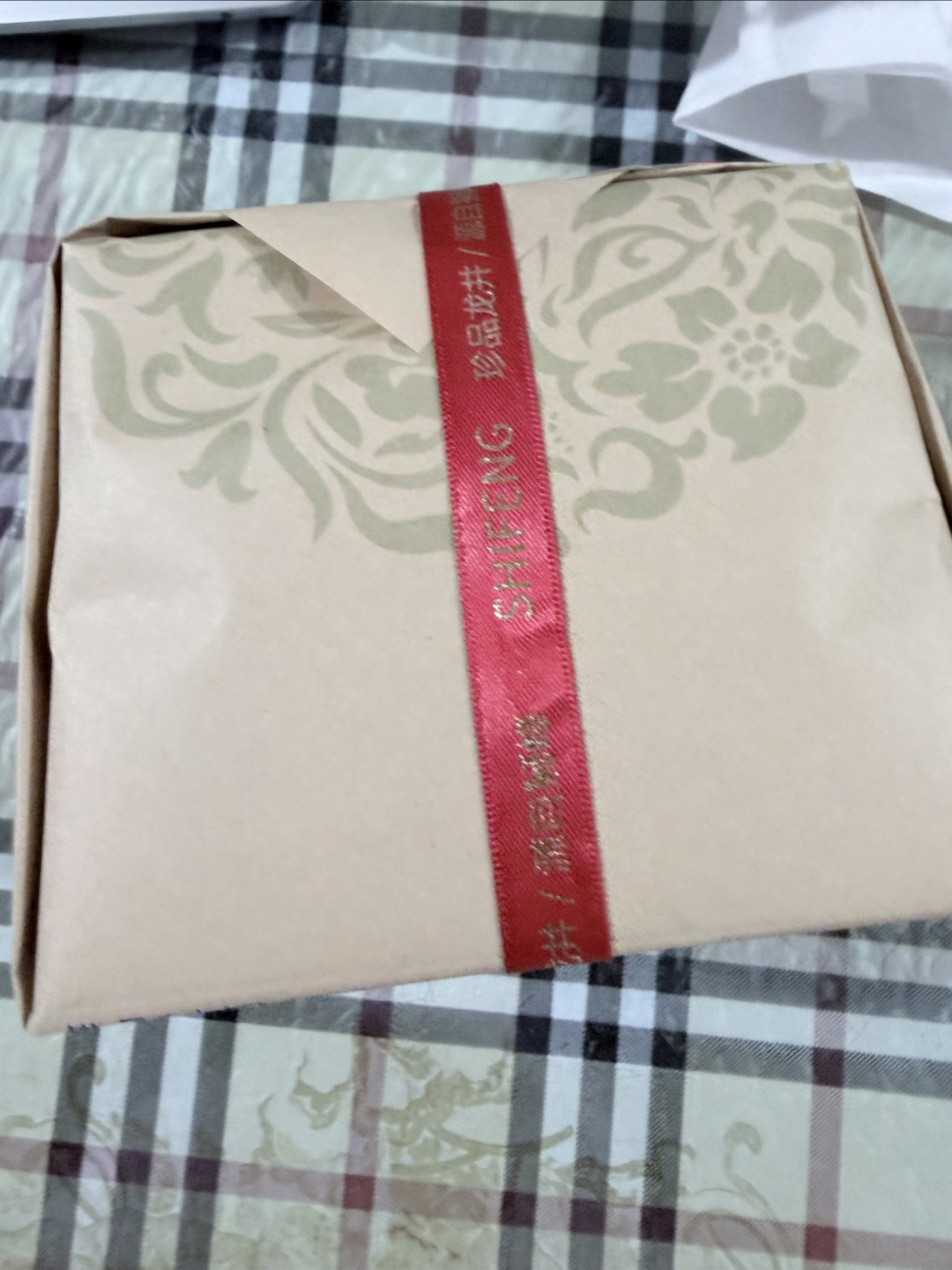 老爸常年自用回购的狮峰雨前龙井,茶桌上离不开的心头好