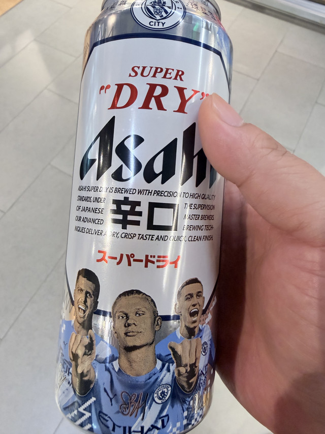 观赛氛围感拉满:朝日超爽曼城联名啤酒