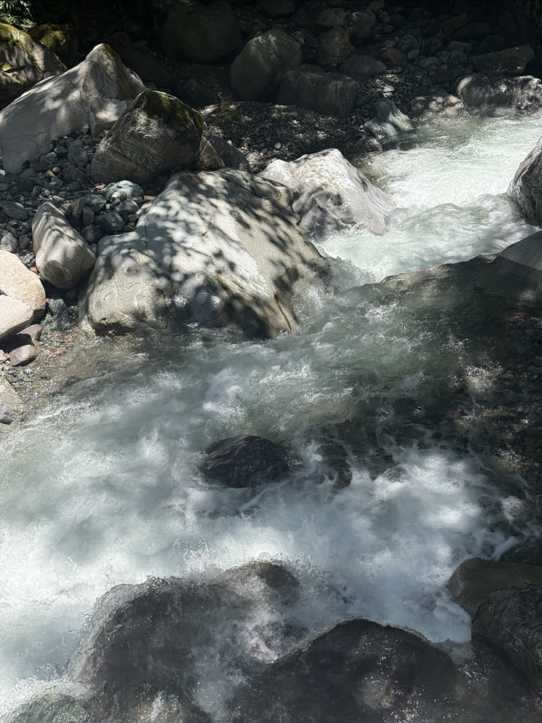 暑期玩水好去处——西岭雪山前山大飞水