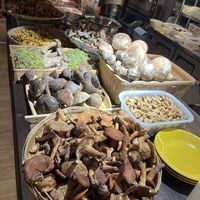 大理野生菌火锅深度探店｜避开预制汤底坑，这家白族私藏锅物