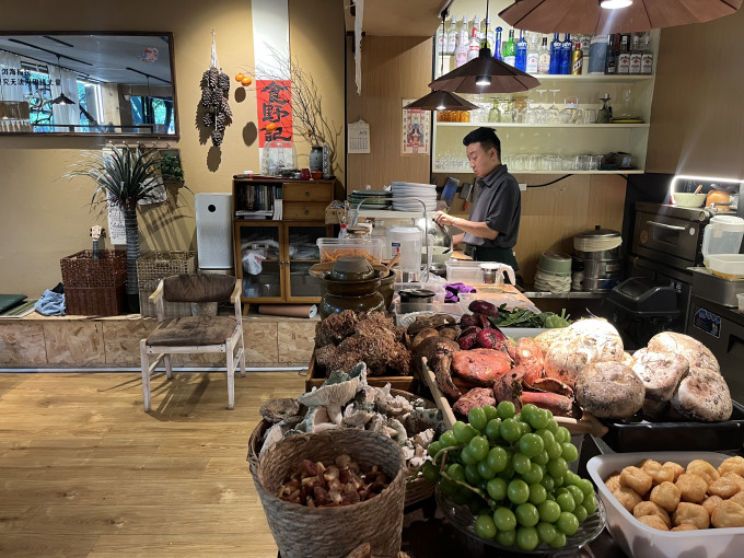 聚会餐饮