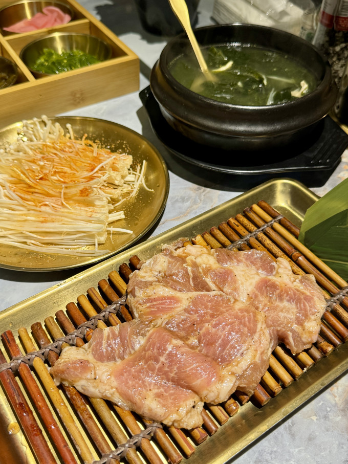 聚会餐饮