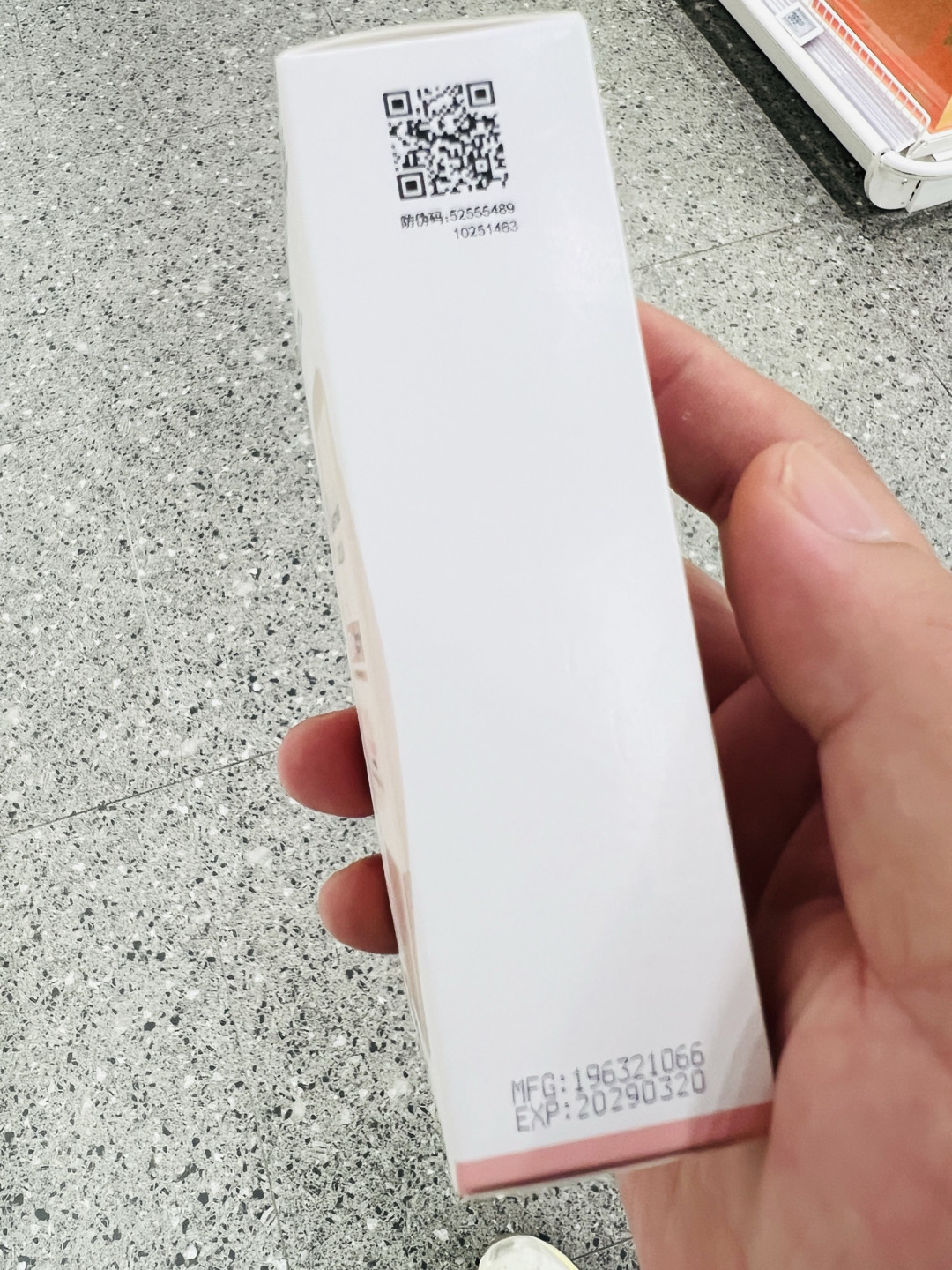 七夕美妆好物，Mistine粉管防晒乳，约会时刻的透亮防护