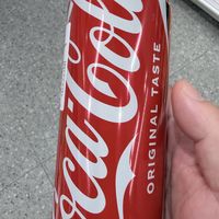 夏日限定快乐：一罐冰可乐的畅快