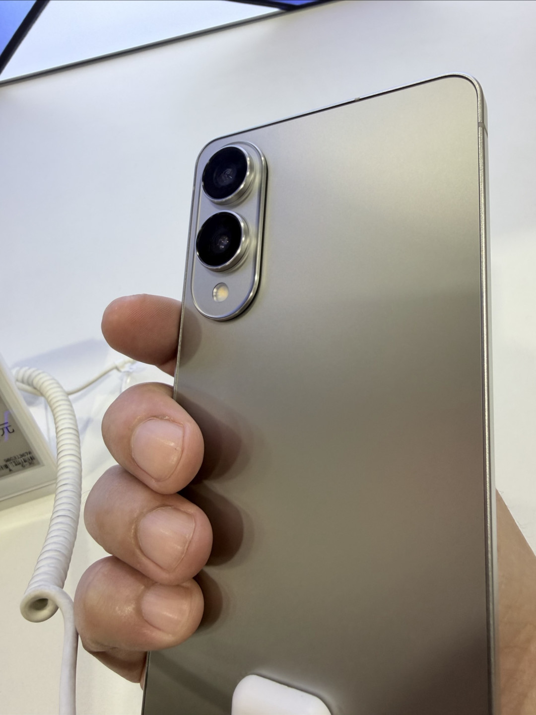三星Galaxy S25 Edge上手测评,轻薄高颜值的实力选手
