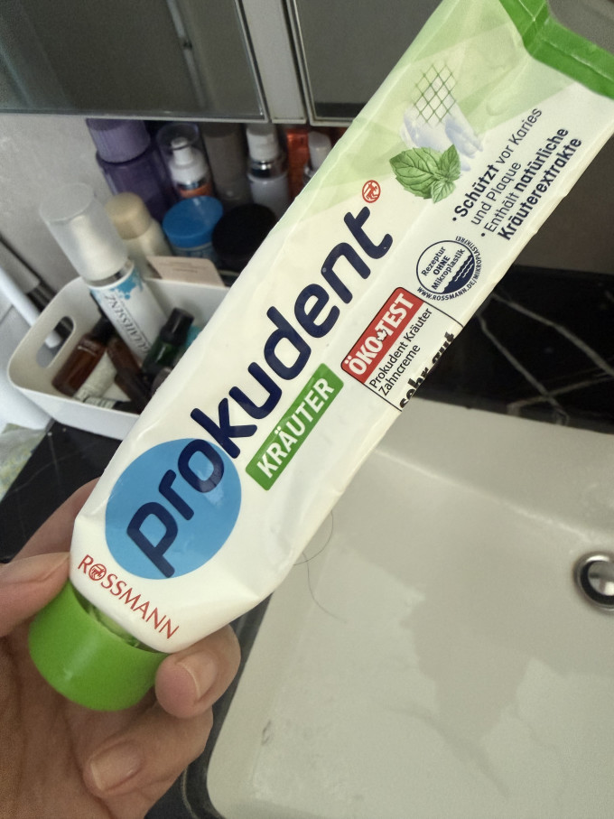 必固登洁牙膏