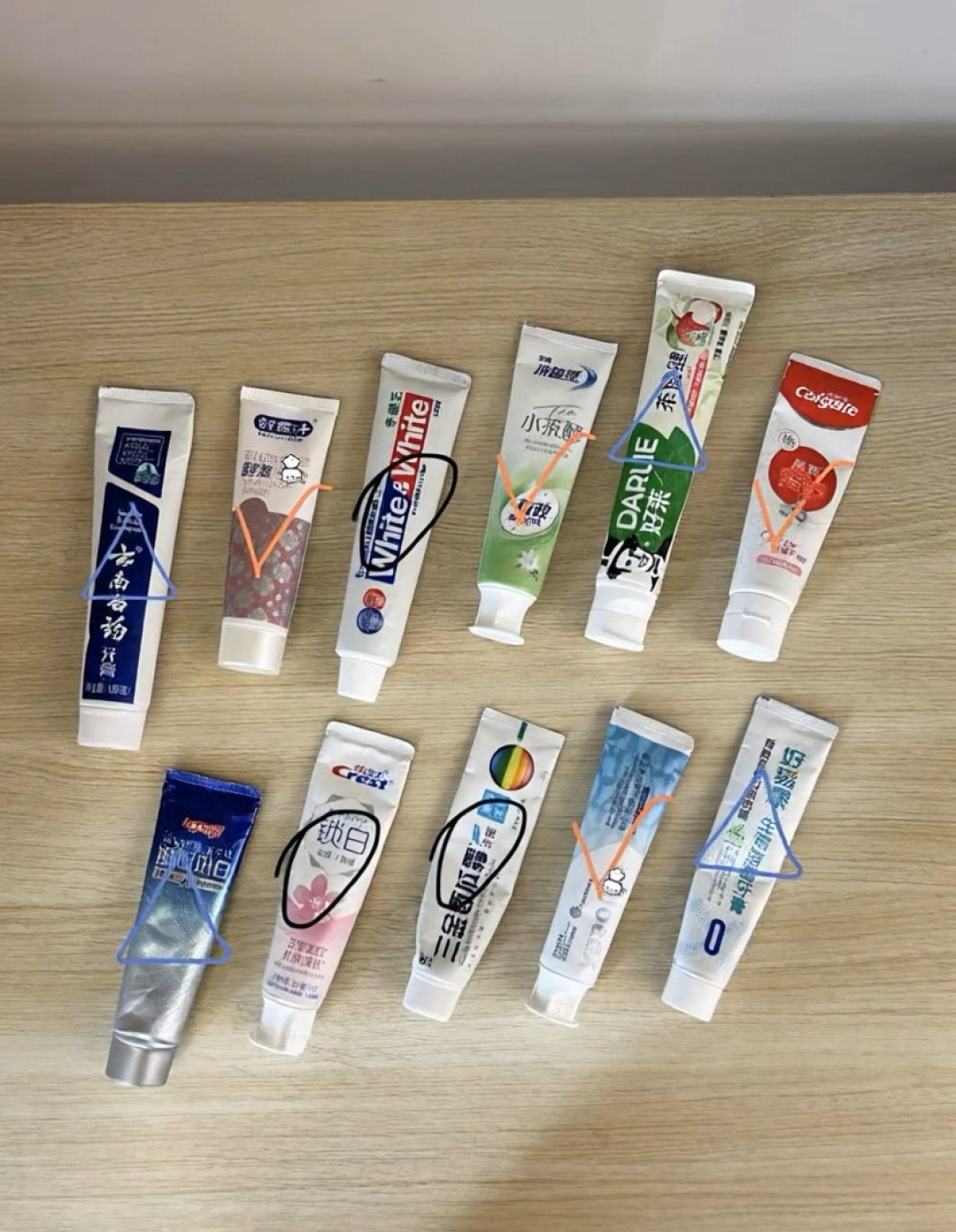 🧐把10块和50块的牙膏成分表摆在一起,我发现了牙膏定价的秘密