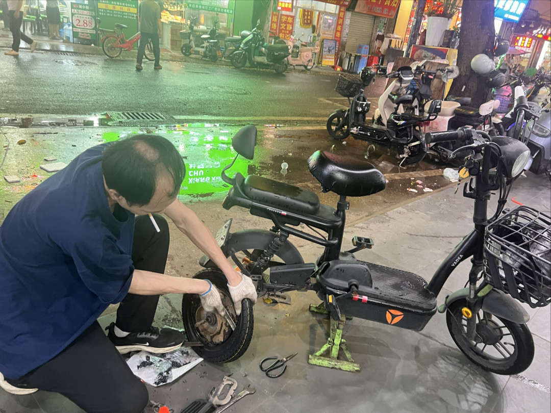 骑了四年的通勤电动车又坏了:修第三次,还是换新车?我算了笔账