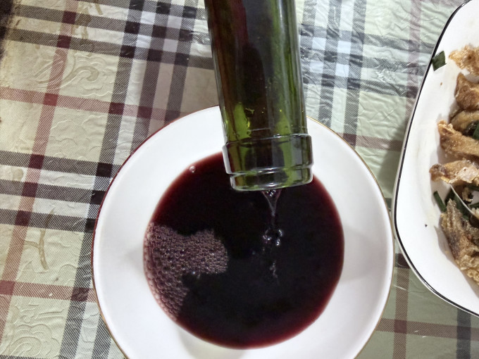 纷赋红葡萄酒