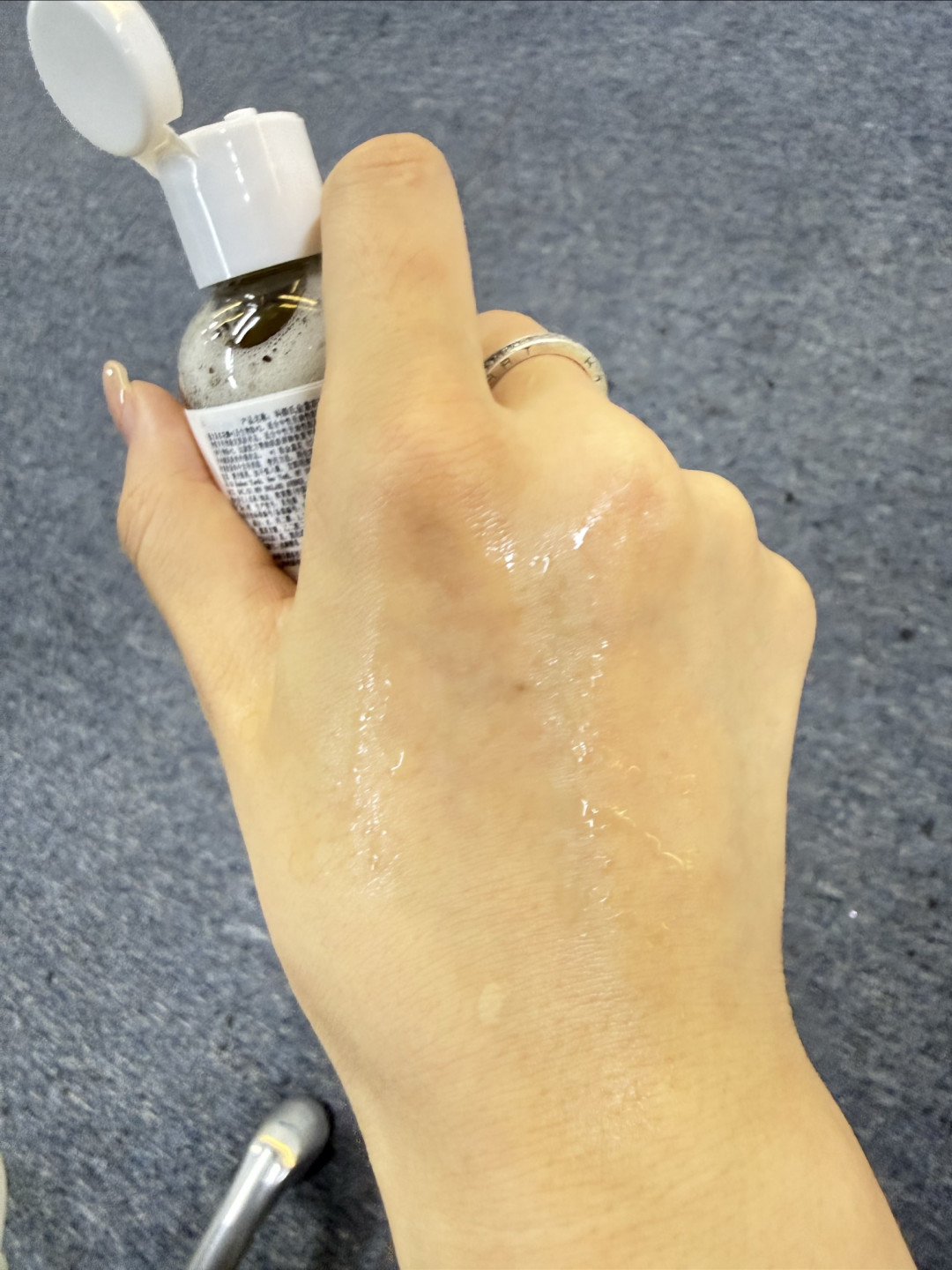 流动性很强，水感