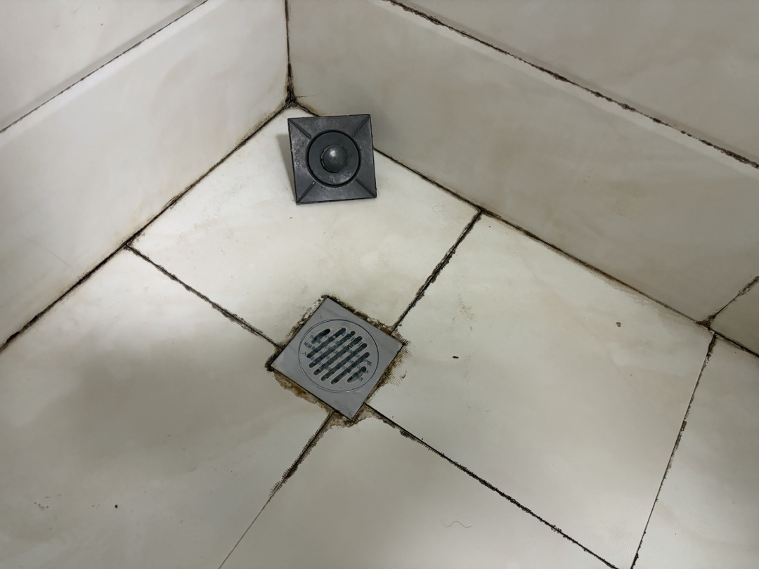 弹簧式与按压式地漏的优缺点分析及更换