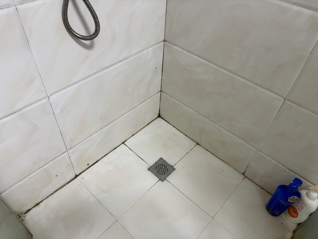 弹簧式与按压式地漏的优缺点分析及更换