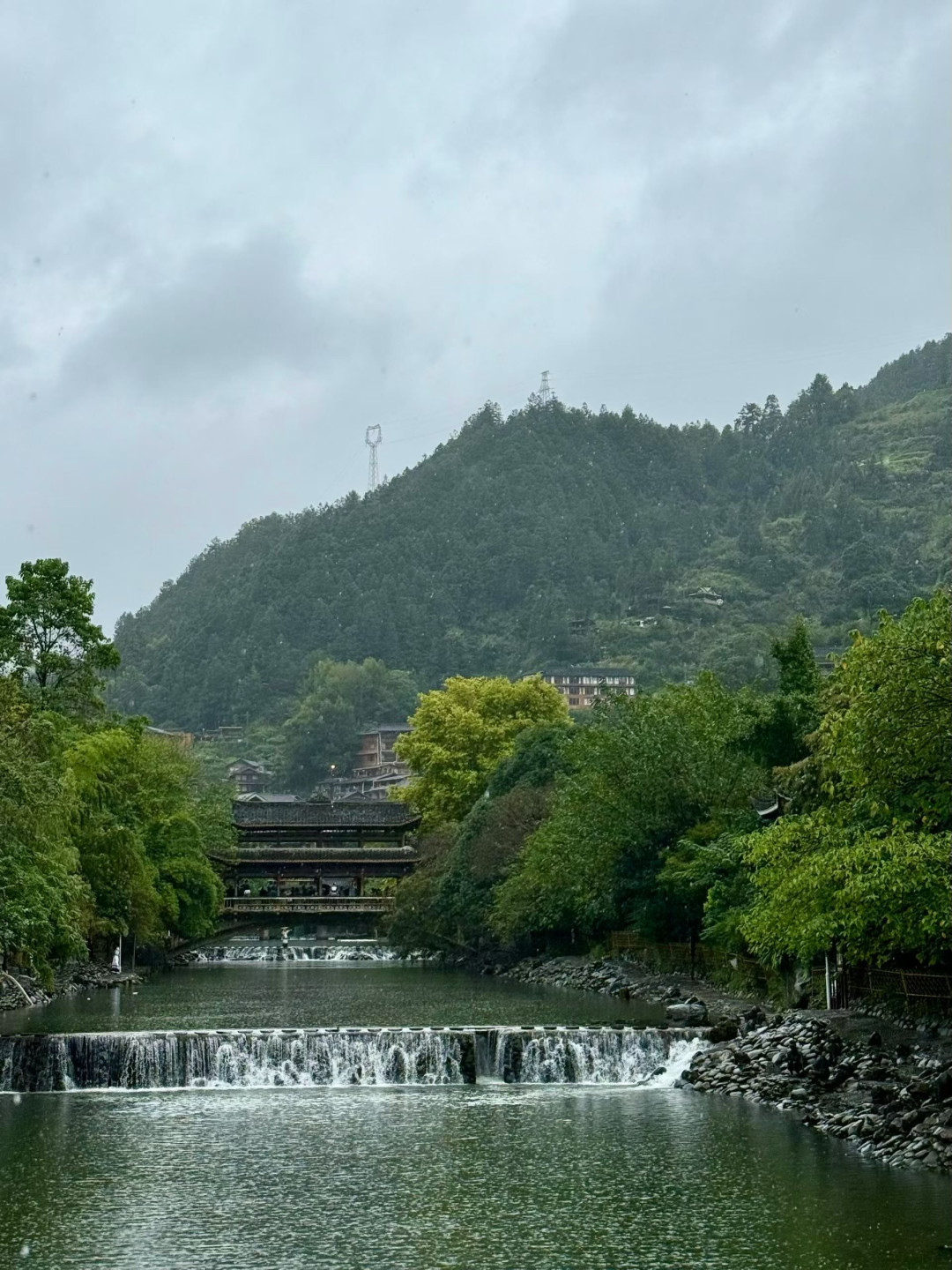 白水河两岸吊脚楼
