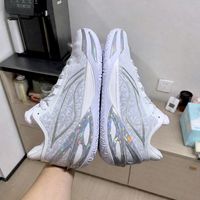 后跟镭射挺闪亮,透气性一般,这双还能留吗👟🌿