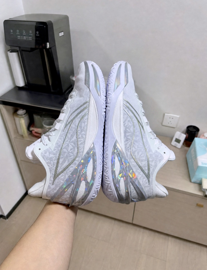 李宁篮球鞋