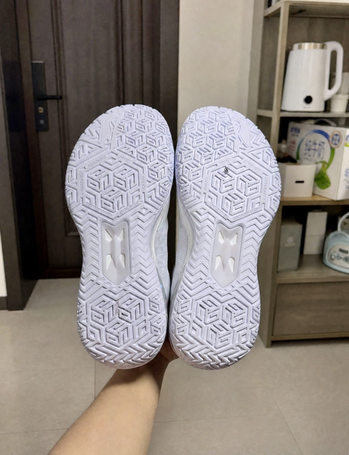 李宁篮球鞋